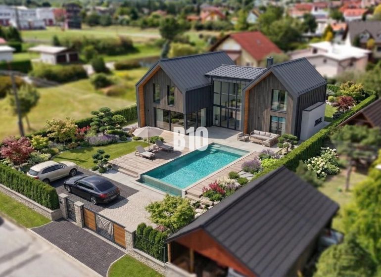 Modern villa with a pool and garden in the Martin area for Land - living.