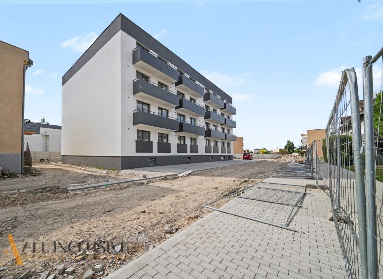 Apartment building in Zlaté Klasy with four floors and balconies.