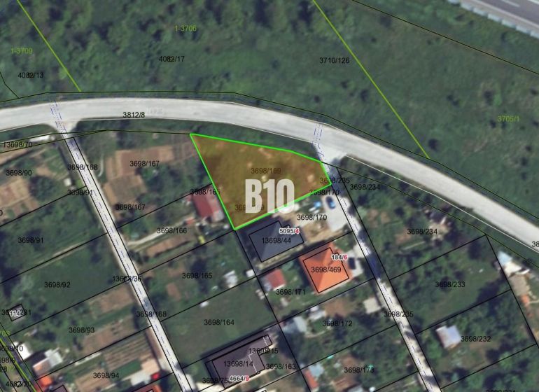 Orthophotomap of a residential plot in Nitra, bordered by a green line.