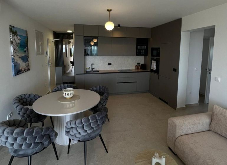 Stylish kitchen and dining room in a 3-room apartment with a large round table.