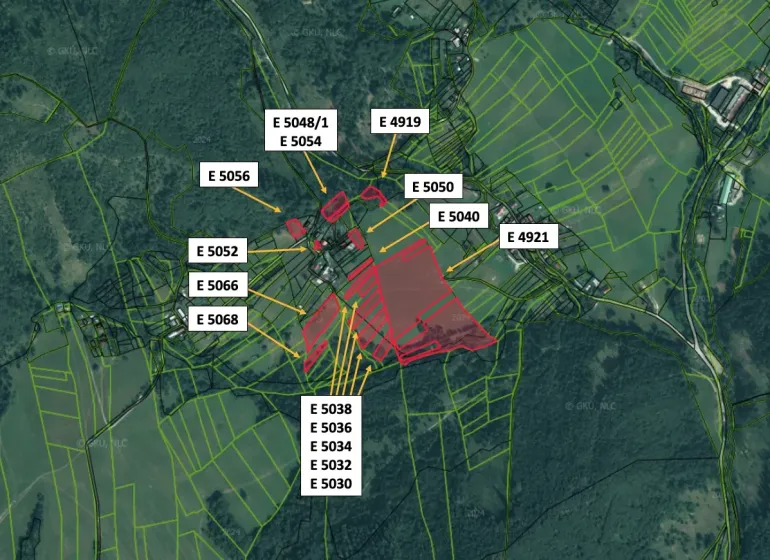 Map of agricultural and forest land near the village of Nová Bystrica with highlighted parcels.