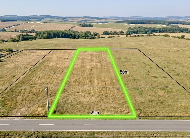 The plots in Hokovce offer a view of the surrounding countryside, ideal for living.