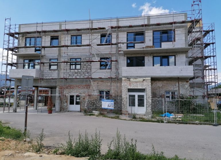 A building under reconstruction on Tomčany Street in Martin for 3-room apartments.