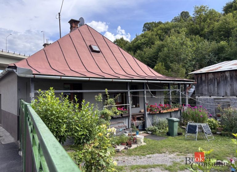 A family house on Laskomerska Street in Banska Bystrica with a simple garden and terrace.
