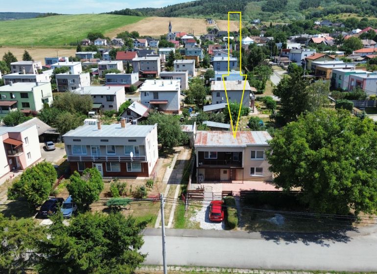 Aerial view of a residential area in Kráľovce with a family house on Kráľovce Street.