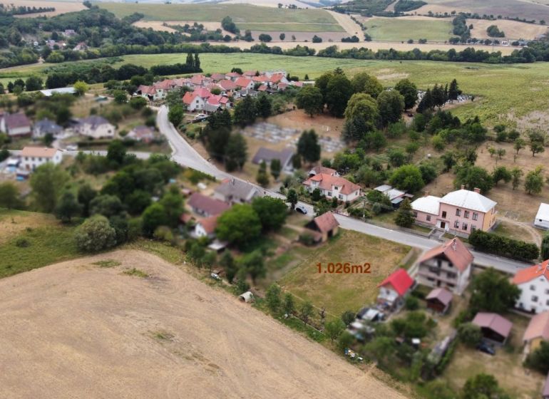 Plots - living in the picturesque village of Podbranč with an area of 1,026 m², surrounded by greenery.