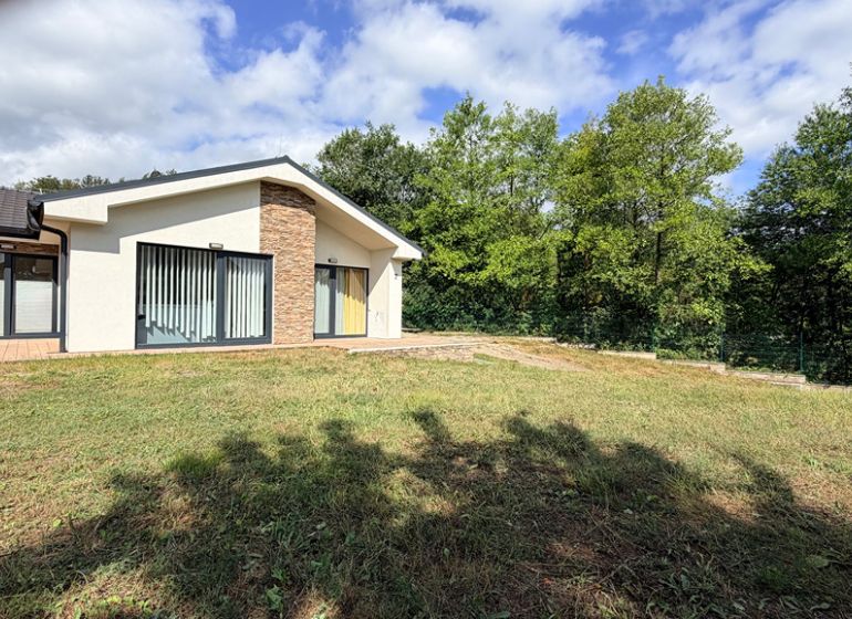 A family house on Zadarska Street in Banska Bystrica surrounded by greenery and lawn.