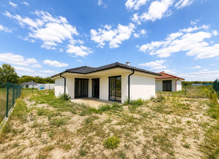 A family house in the village of Most pri Bratislave with a vacant plot and garden.