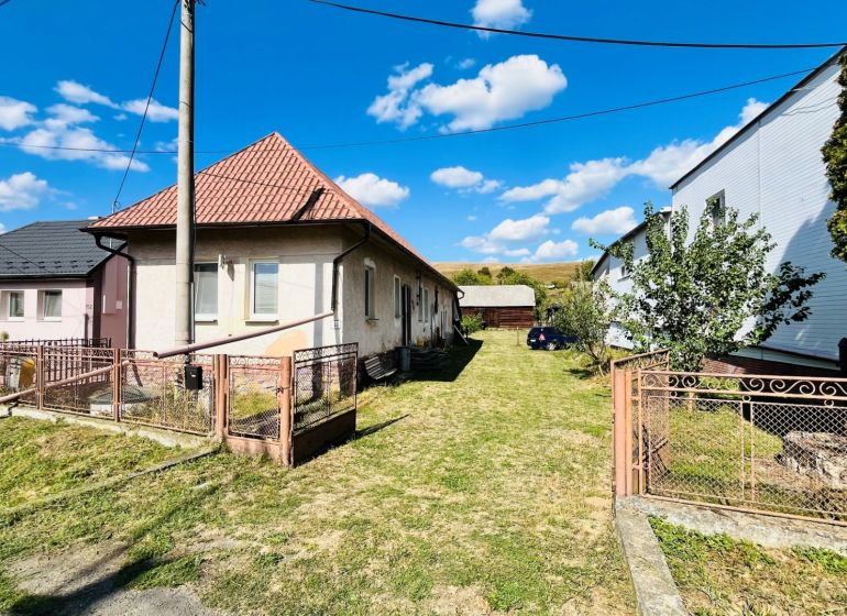 A family house in Ondavské Matiašovce with a spacious yard and a fenced garden.