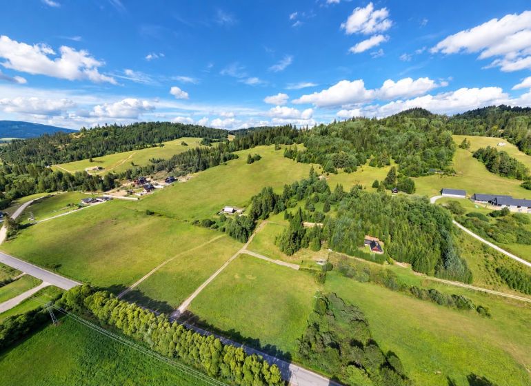 Meadows and hills around Oravská Jasenica suitable for plots - housing.