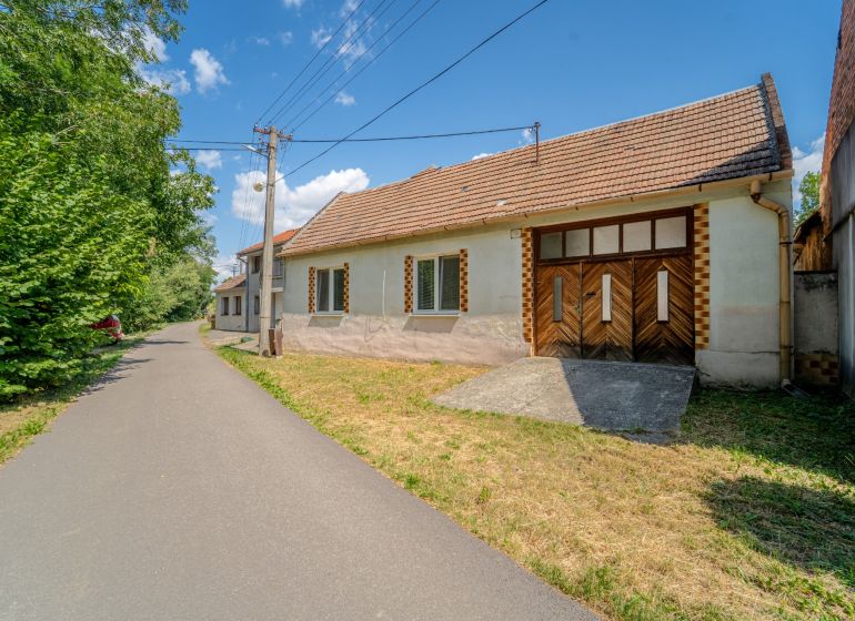 Family house at Vištuk 158 in Vištuk with surroundings and blue sky.