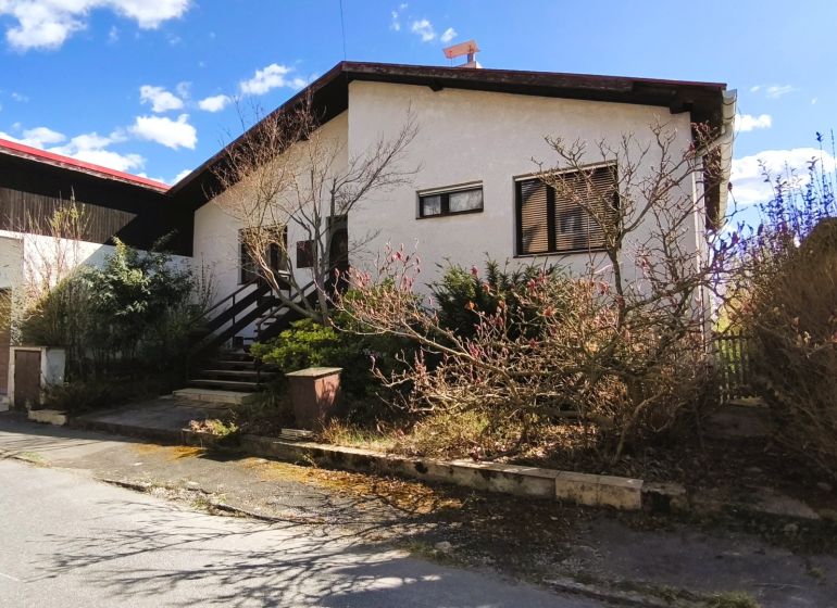 A family house on Ľ. Štúra in Veľký Krtíš with abundant greenery and a garage.