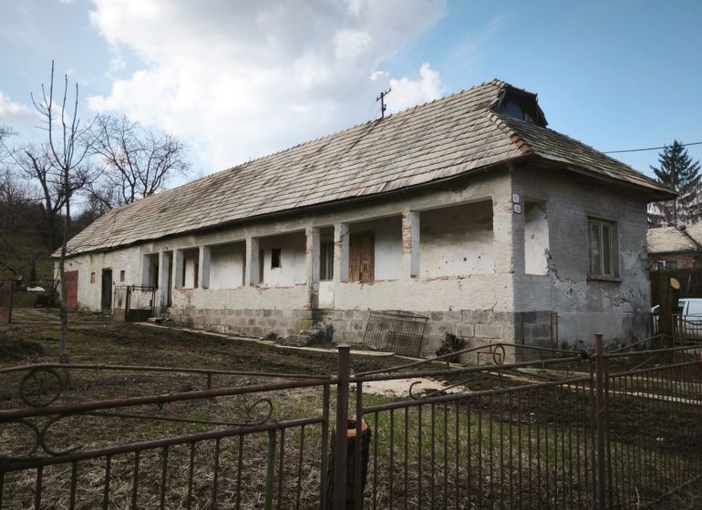 A family house on Tučekova Street in Veľký Krtíš with an old roof and a garden.