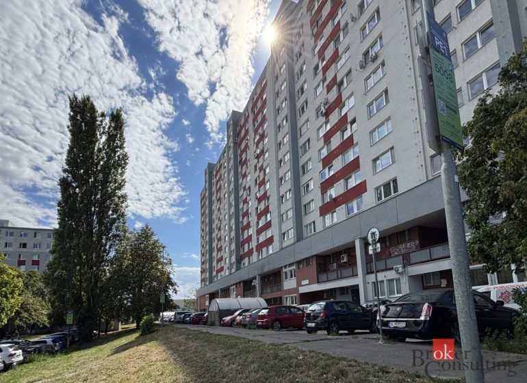 A view of the apartment building on Šustekova Street in Bratislava-Petržalka, the studio apartment offers an adjacent parking lot.