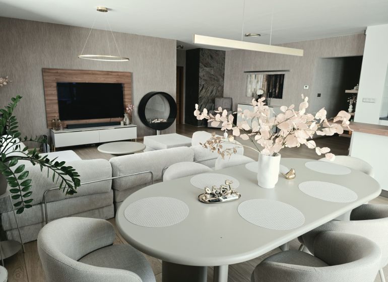 Bright living room in a 4-room apartment with decorative elements and wood-patterned flooring.