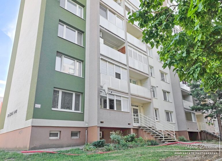The apartment building on Jiráskova Street in Trnava, surrounded by greenery, offers 2-room apartments.