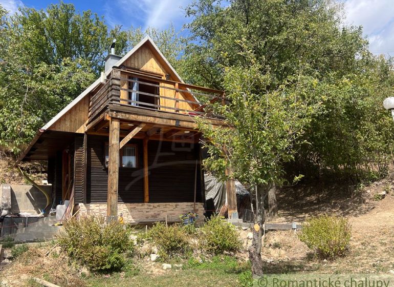 A cottage in Bratislava IV surrounded by trees in picturesque nature.