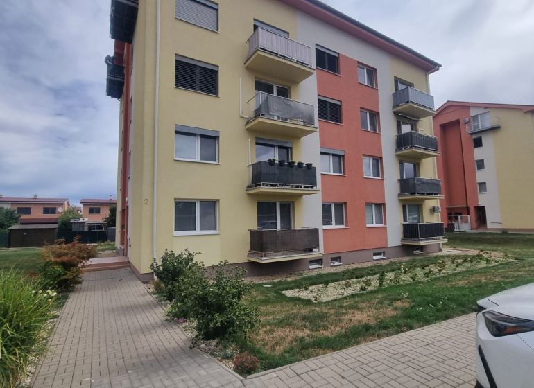 An apartment building with a garden and parking in Ivanka pri Nitre offers 2-bedroom apartments.