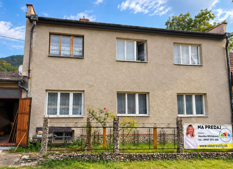 Family house in Omšenie on Stred Street with a garage and garden for sale.
