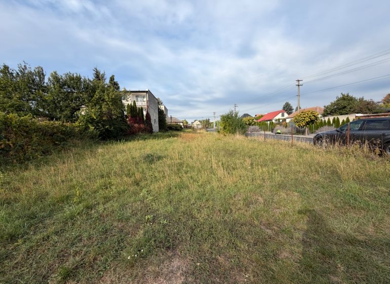 Plots - housing on Mlynská street, Veľké Ripňany, with grassy surface and houses in the background.