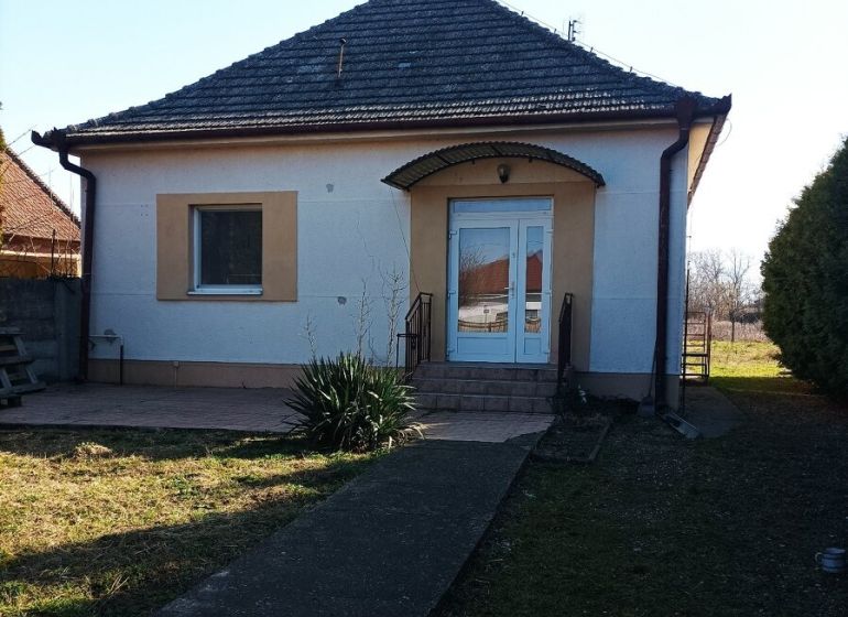 A family house in the village of Vlčany on Vlčany Street, suitable for residential plots.