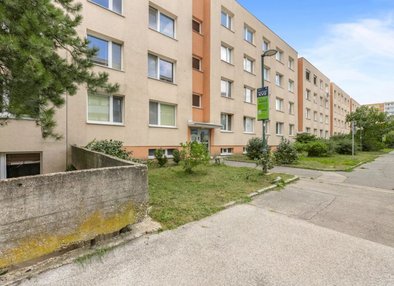 Exterior of a 4-room apartment on Fadruszova Street in Bratislava, Karlova Ves.