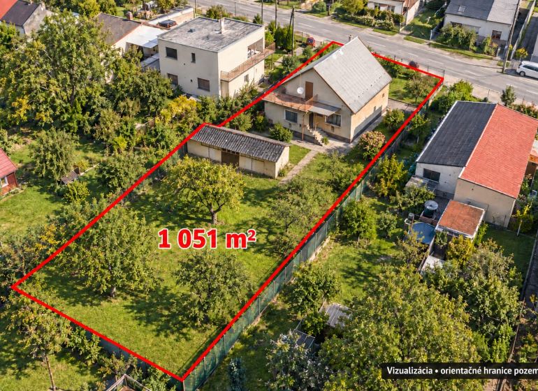 Aerial view of a family house with a 1051 m² plot on Družstevná in Dubnica nad Váhom.