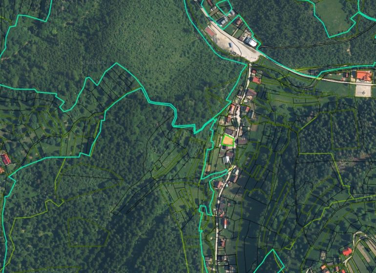 Aerial view of land plots in the Oščadnica area with visible parcels and roads.