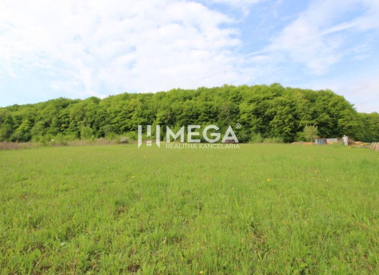 A spacious green plot in Vyšný Kazimír, ideal for residential purposes.