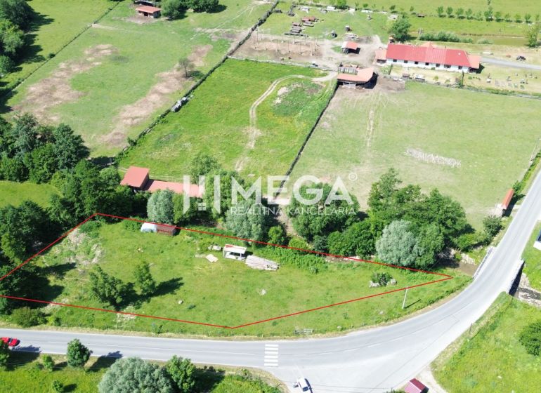 Plots - housing in Ptičie, surrounded by greenery near the main road.