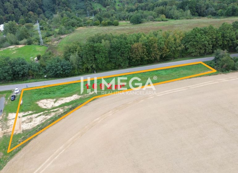 A residential plot on Hámorská Street in Snina with an area of 1692 m².