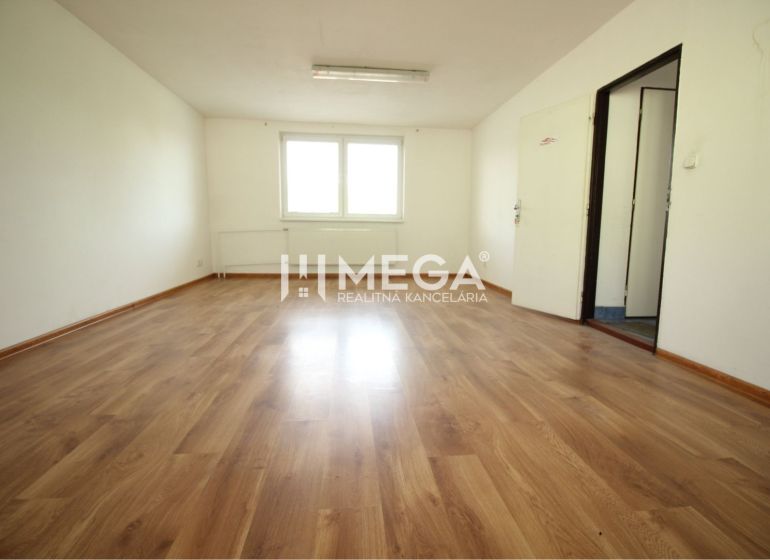 Offices with white walls and a floor with a wooden decor, an empty space without furniture.