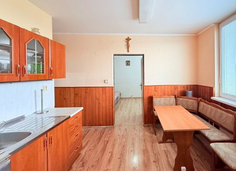A kitchen in a 3-room apartment with a kitchen unit and a dining table.