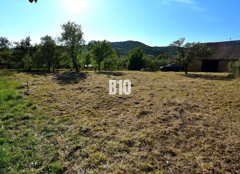 A plot in Moravské Lieskové for living with a grassy area and surrounding nature.