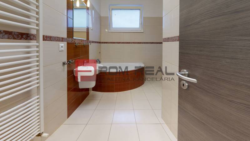PREDAJ-noveho-3-izboveho-bytu-v-Pezinku-Bathroom(1).jpg