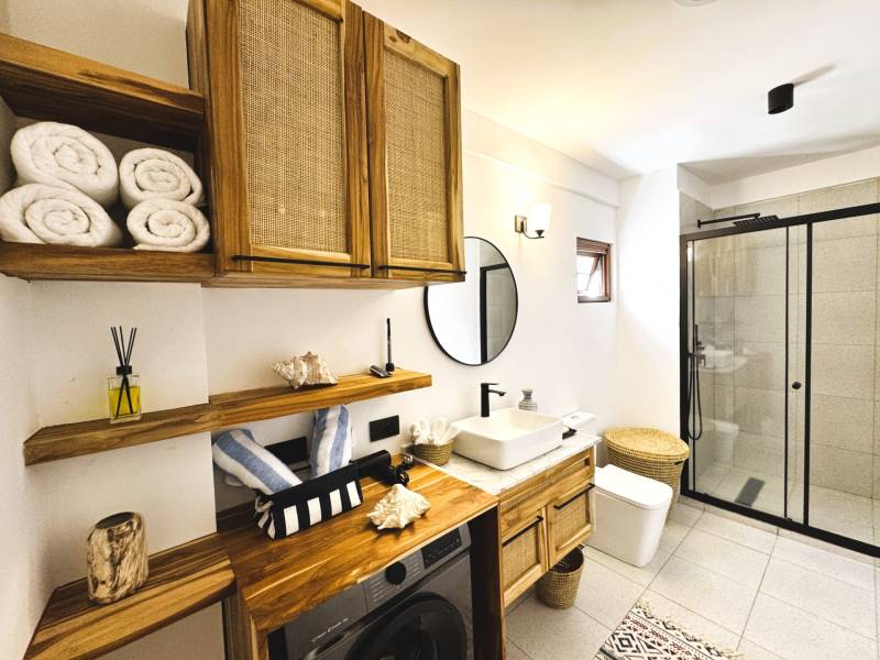 Modern-apartment-bathroom