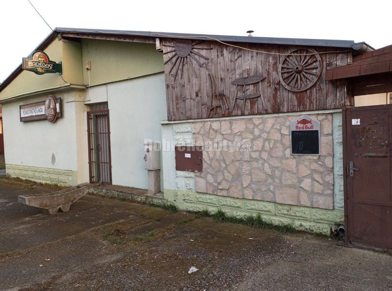 A building of commercial premises in the village of Váhovce on Hlavná Street.