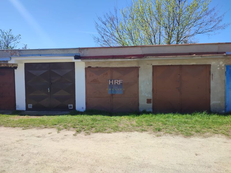 Garages on Veterná Street in Holíč with metal doors and a lawn.