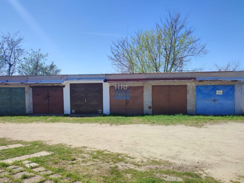 Garages on Veterná Street in Holíč with closed double-wing doors.