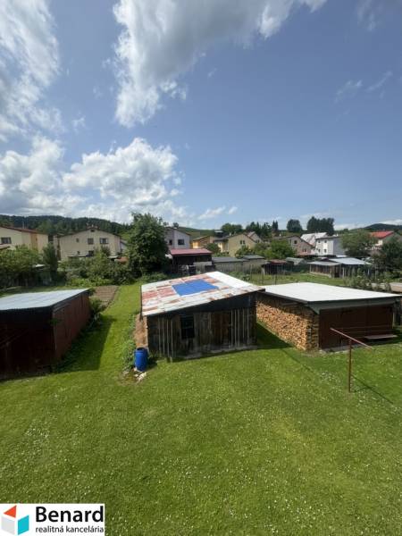 Garden sheds and garden on Štúrova Street in Spišská Stará Ves, view from a 2-room apartment.