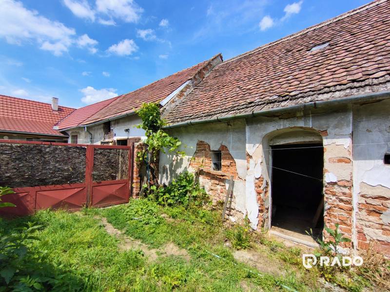 The yard of an older family house on Hlavná Street in Borský Svätý Jur.