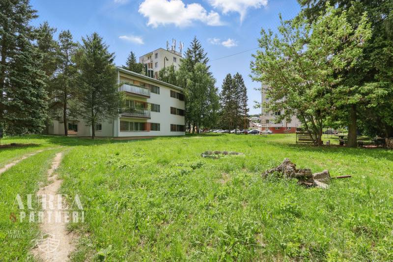 Greenery and buildings on Slnečná Street in Kováčová, suitable for residential land.