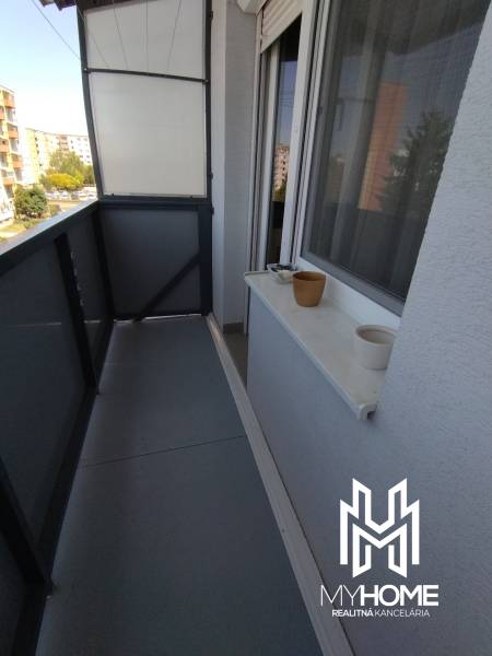 The balcony of a 3-room apartment on Jánošíkova Street in Nové Zámky with a view of the neighboring houses.
