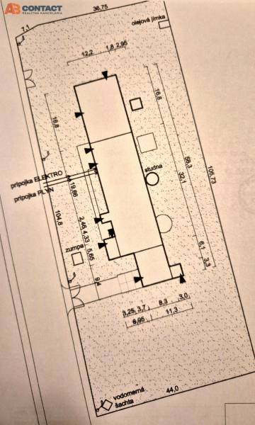 Site plan of the construction plot with connections for electricity and gas, a well, and a septic tank.