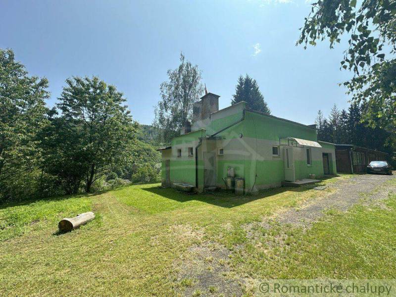 A family house in Poltár surrounded by greenery and the surrounding nature.