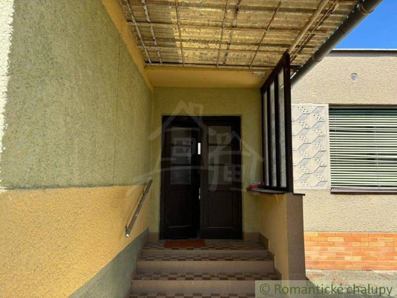 Entrance to the family house in Dvorníky with a pergola and staircase.