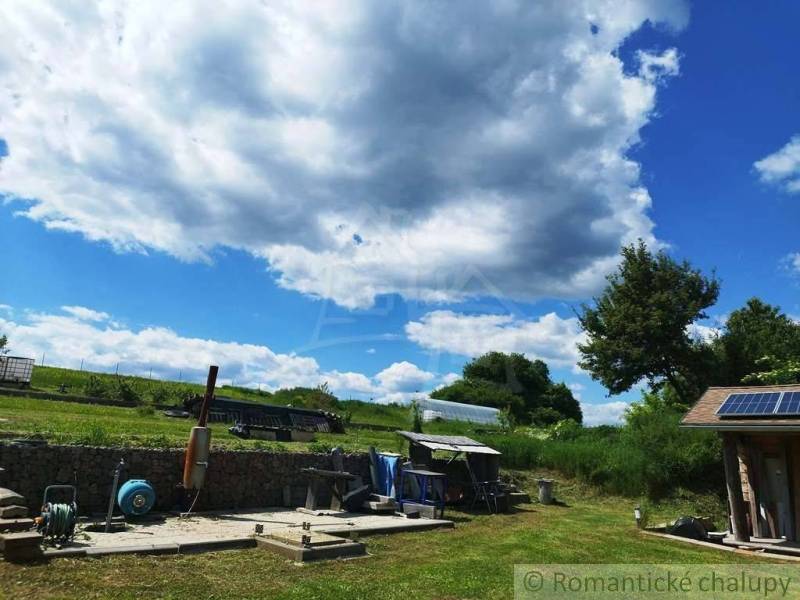 Summer atmosphere at the cottage in Veľký Krtíš with a clear blue sky and clouds.