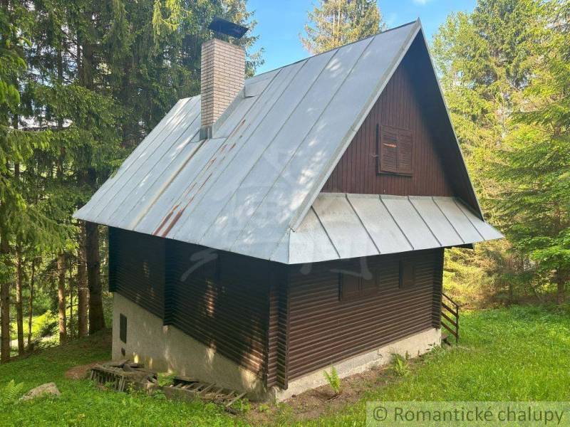 A wooden cottage in Kokava nad Rimavicou, surrounded by forests and greenery.