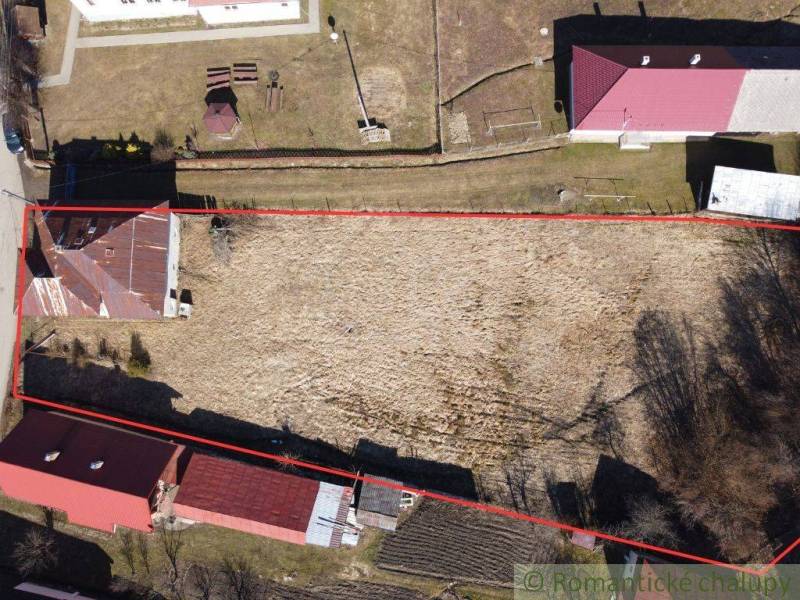 A family house in Nová Sedlica with a large plot in a restricted area.