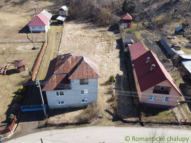 In Nová Sedlica, family houses with gardens and a gazebo on a rural plot.